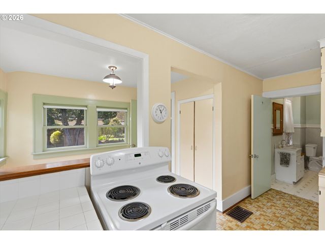 9980 Sw MCDONALD St, Portland, OR 97224