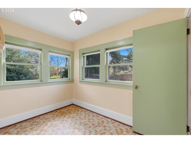 9980 Sw MCDONALD St, Portland, OR 97224