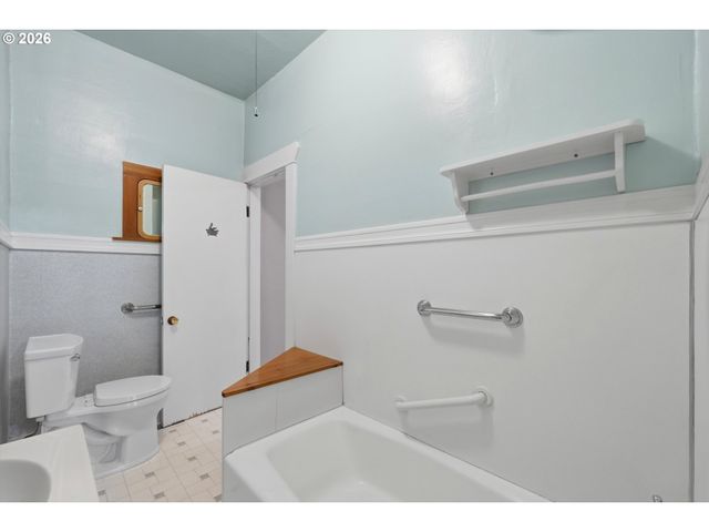 9980 Sw MCDONALD St, Portland, OR 97224