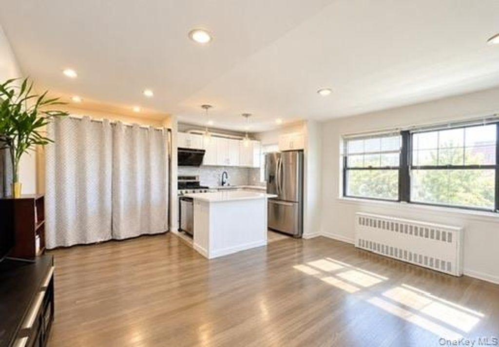69-46 138th St B, Kew Garden Hills, NY 11367 — photo 2
