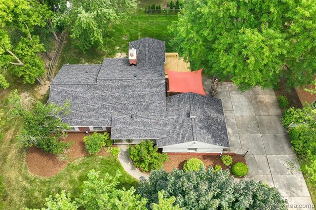 28432 Westerleigh Road, Farmington Hills, MI 48334