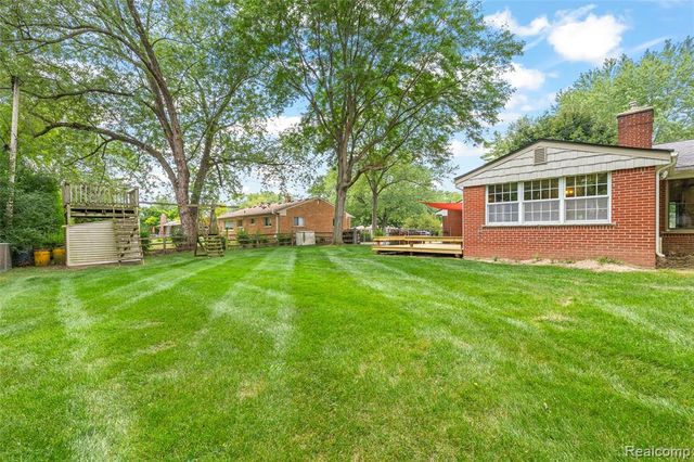 28432 Westerleigh Road, Farmington Hills, MI 48334