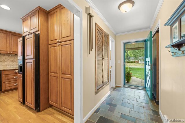 28432 Westerleigh Road, Farmington Hills, MI 48334