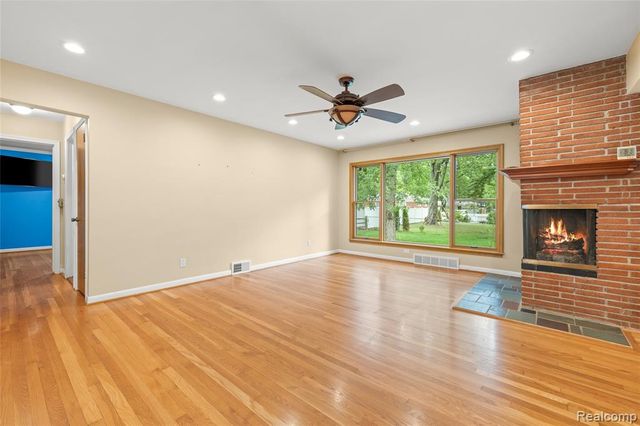 28432 Westerleigh Road, Farmington Hills, MI 48334