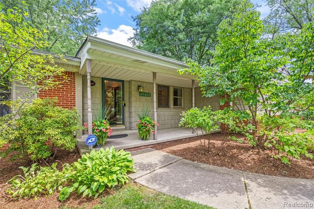 28432 Westerleigh Road, Farmington Hills, MI 48334