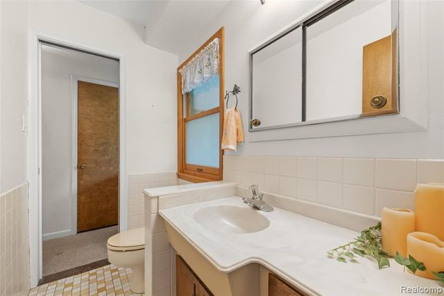28432 Westerleigh Road, Farmington Hills, MI 48334