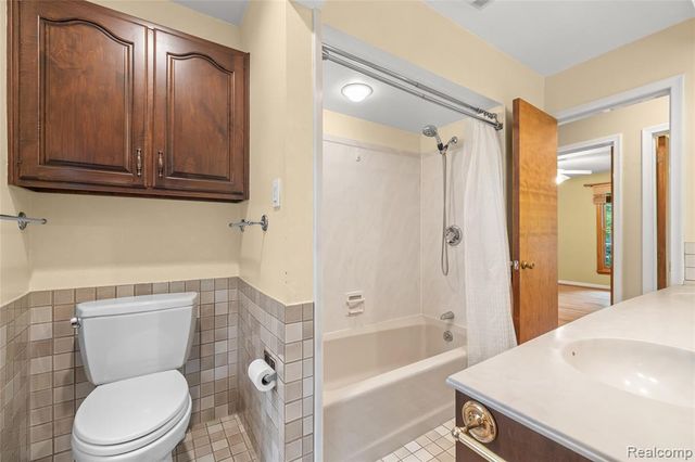 28432 Westerleigh Road, Farmington Hills, MI 48334
