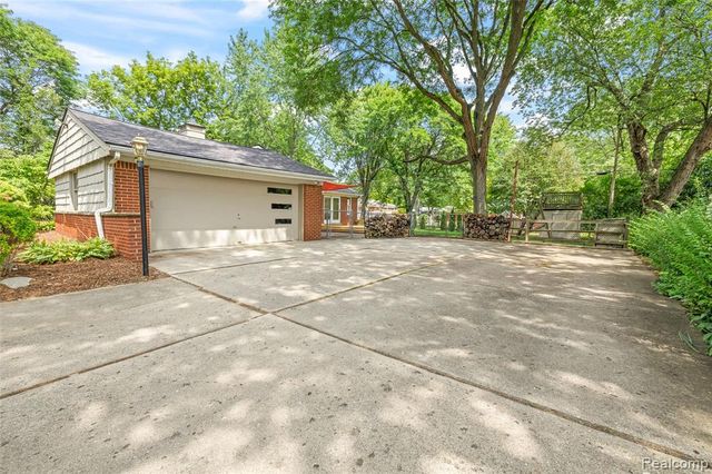 28432 Westerleigh Road, Farmington Hills, MI 48334