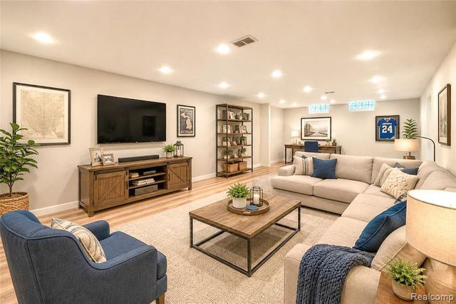 28432 Westerleigh Road, Farmington Hills, MI 48334