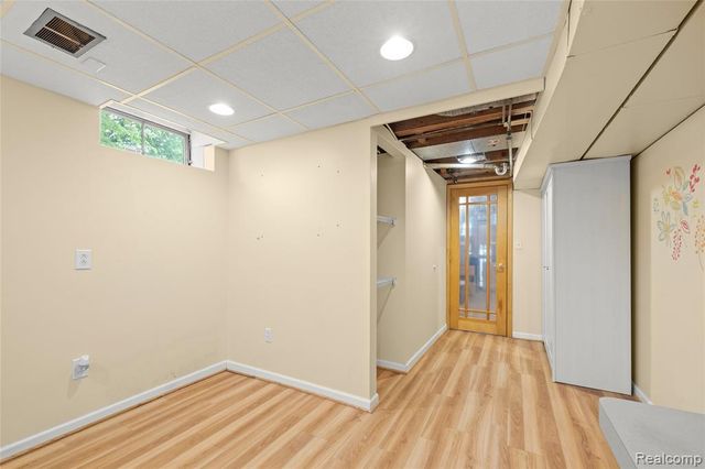 28432 Westerleigh Road, Farmington Hills, MI 48334