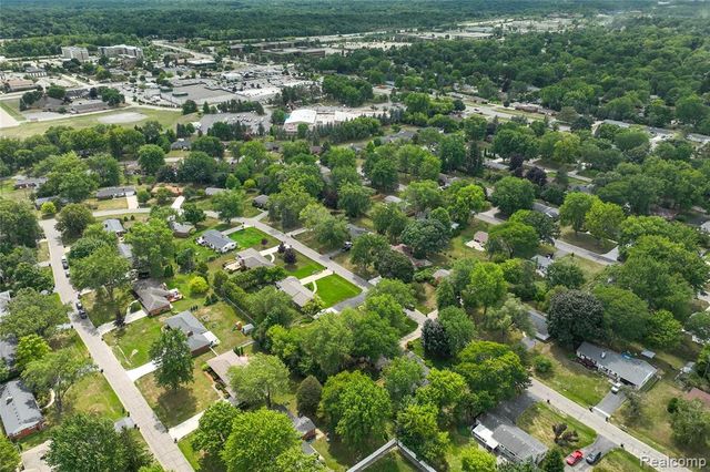 28432 Westerleigh Road, Farmington Hills, MI 48334