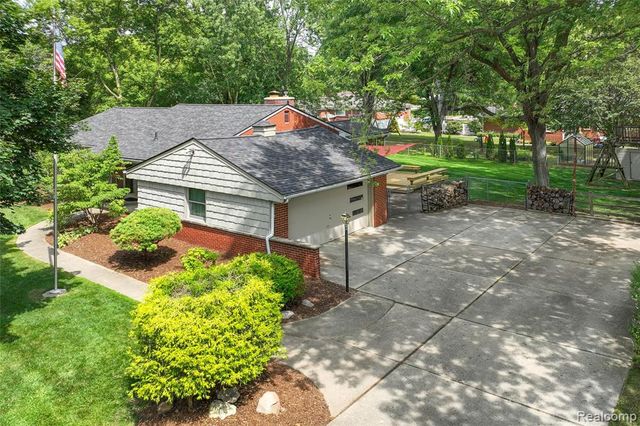 28432 Westerleigh Road, Farmington Hills, MI 48334