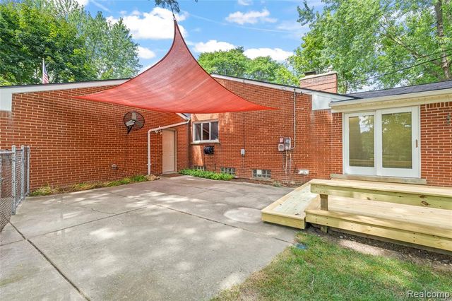 28432 Westerleigh Road, Farmington Hills, MI 48334