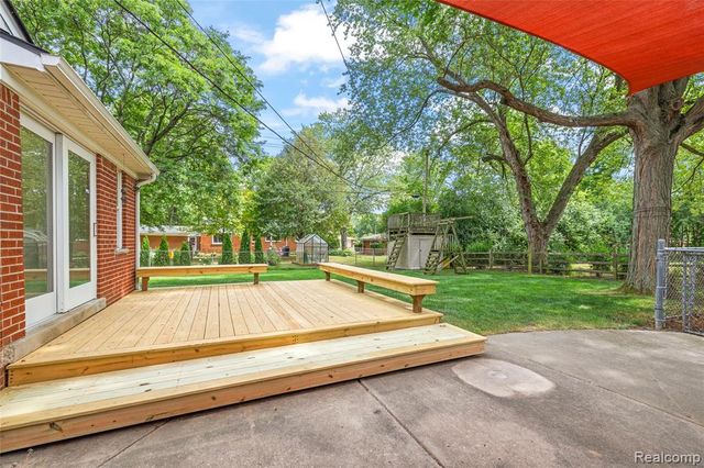 28432 Westerleigh Road, Farmington Hills, MI 48334