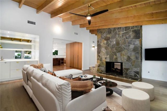 4676 Arriba Drive, Tarzana, CA 91356