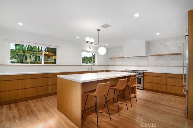 4676 Arriba Drive, Tarzana, CA 91356