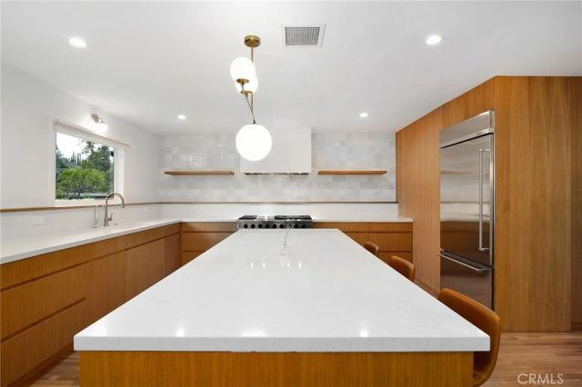 4676 Arriba Drive, Tarzana, CA 91356