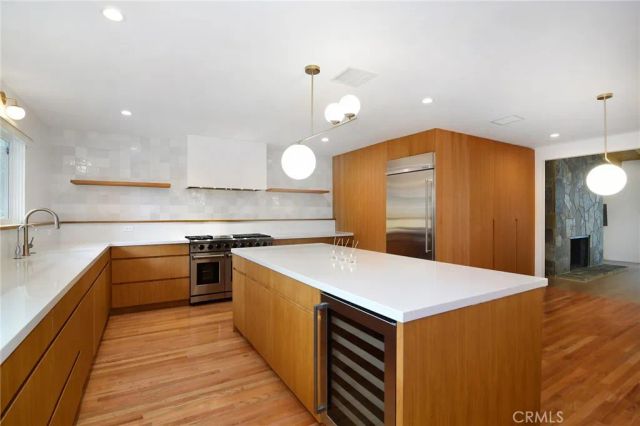 4676 Arriba Drive, Tarzana, CA 91356