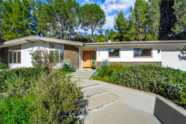 4676 Arriba Drive, Tarzana, CA 91356