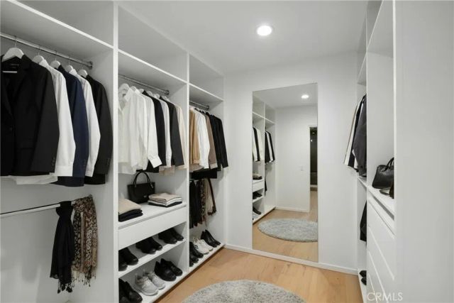 4676 Arriba Drive, Tarzana, CA 91356