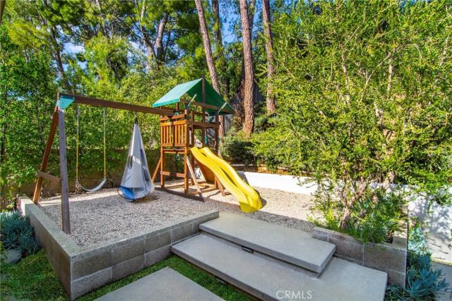 4676 Arriba Drive, Tarzana, CA 91356