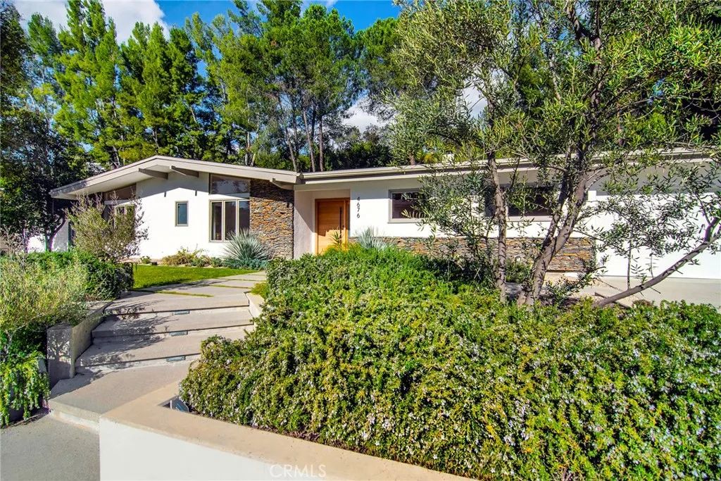 4676 Arriba Drive, Tarzana, CA 91356
