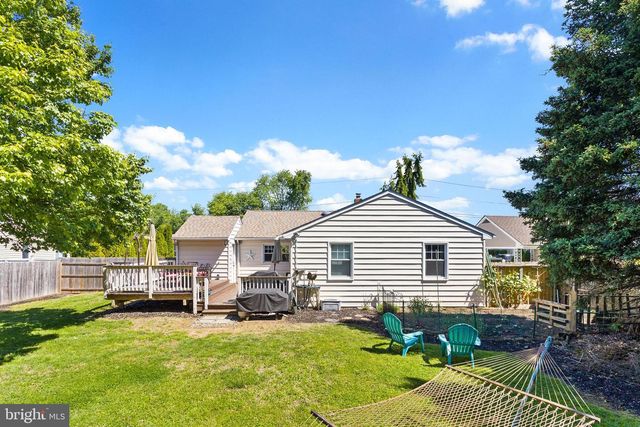 6 LINDEN AVE, Bordentown, NJ 08505