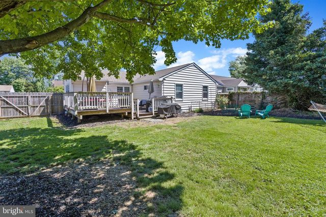 6 LINDEN AVE, Bordentown, NJ 08505