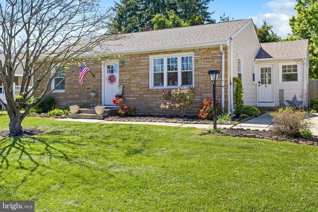 6 LINDEN AVE, Bordentown, NJ 08505