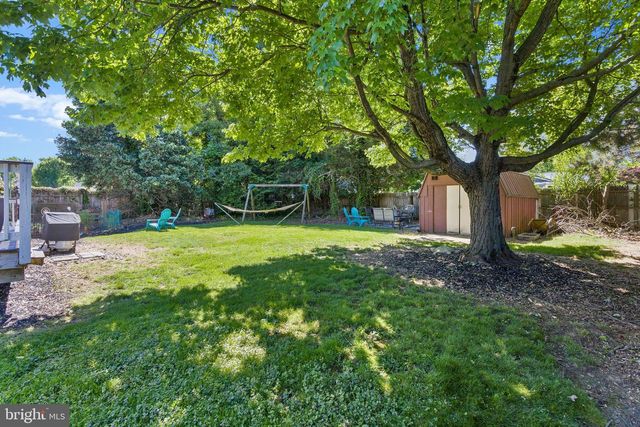 6 LINDEN AVE, Bordentown, NJ 08505