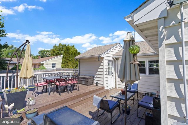 6 LINDEN AVE, Bordentown, NJ 08505