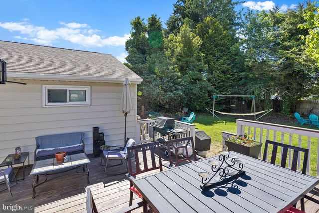 6 LINDEN AVE, Bordentown, NJ 08505