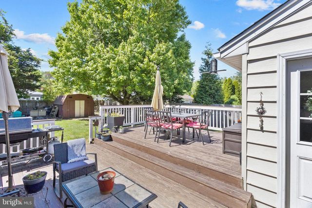 6 LINDEN AVE, Bordentown, NJ 08505