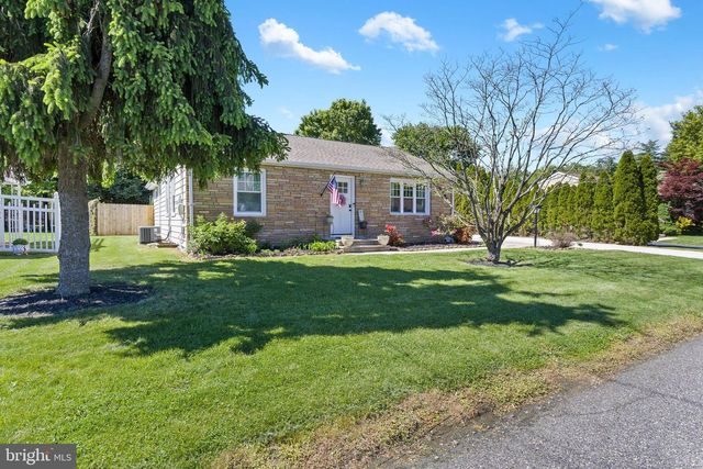 6 LINDEN AVE, Bordentown, NJ 08505
