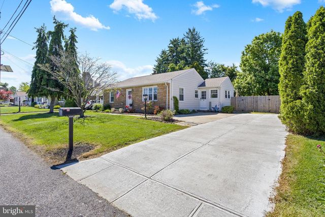 6 LINDEN AVE, Bordentown, NJ 08505