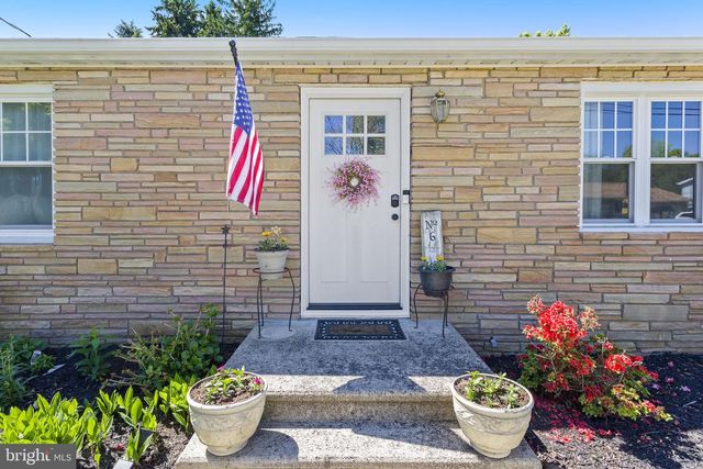 6 LINDEN AVE, Bordentown, NJ 08505