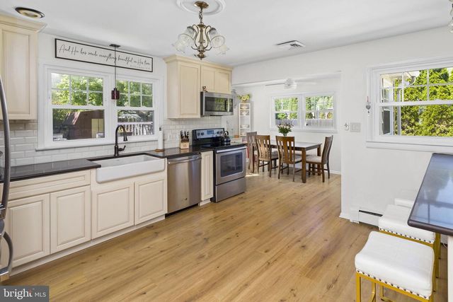 6 LINDEN AVE, Bordentown, NJ 08505