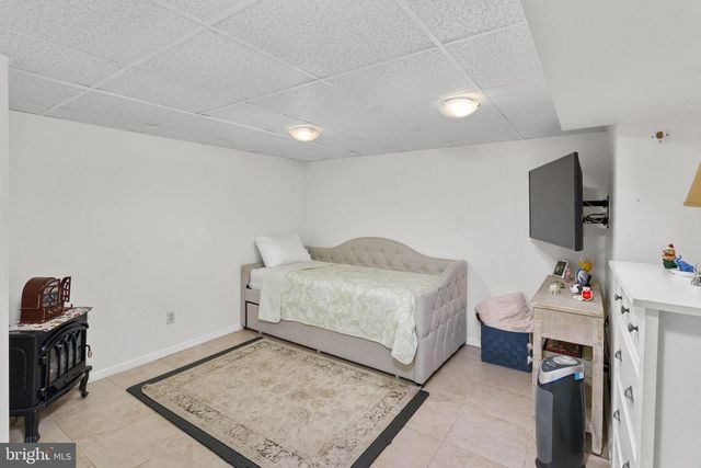 6 LINDEN AVE, Bordentown, NJ 08505