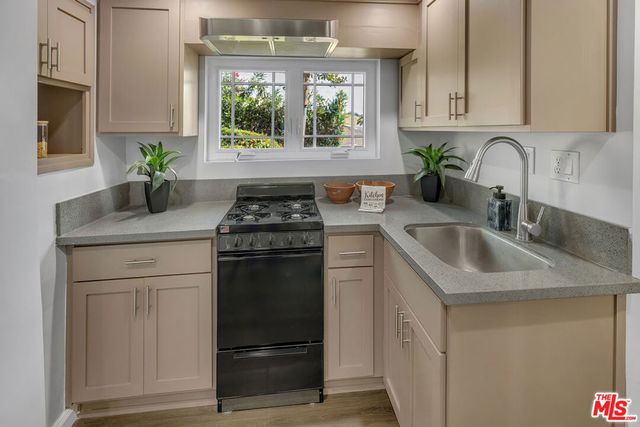 2544 Commodore Street, Los Angeles, CA 90032