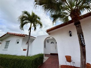 16665 SW SW 93rd Ct, Palmetto Bay, FL 33157