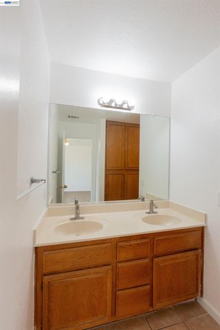 2932 Alcott Ct, Modesto, CA 95355