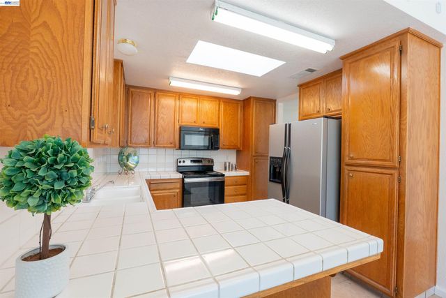 2932 Alcott Ct, Modesto, CA 95355