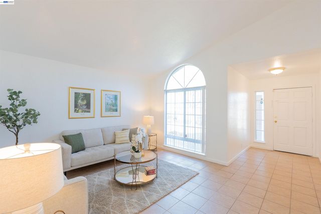 2932 Alcott Ct, Modesto, CA 95355