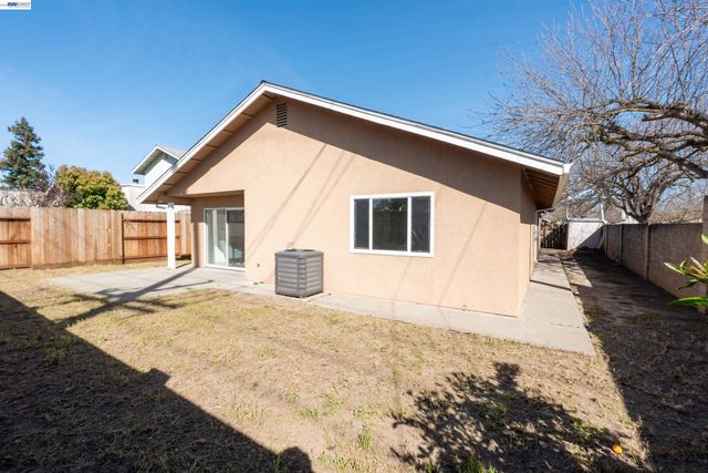 2932 Alcott Ct, Modesto, CA 95355