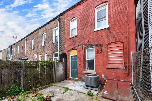 2828 Larkins Way, South Side, PA 15203