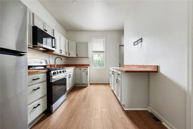 2828 Larkins Way, South Side, PA 15203