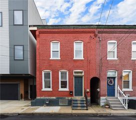 2828 Larkins Way, South Side, PA 15203