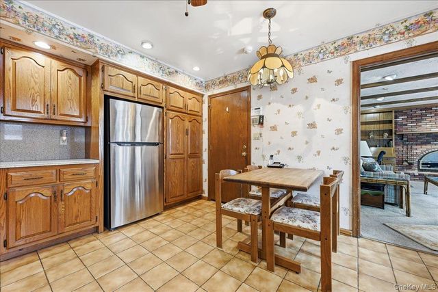 8 Andover Court, Garden City, NY 11530