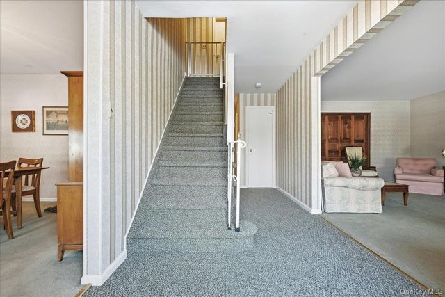 8 Andover Court, Garden City, NY 11530