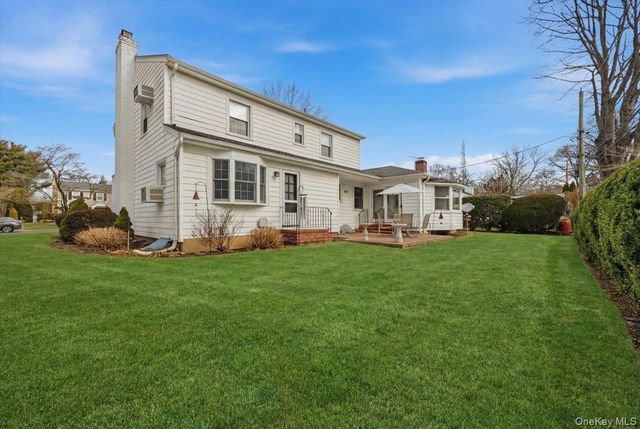 8 Andover Court, Garden City, NY 11530